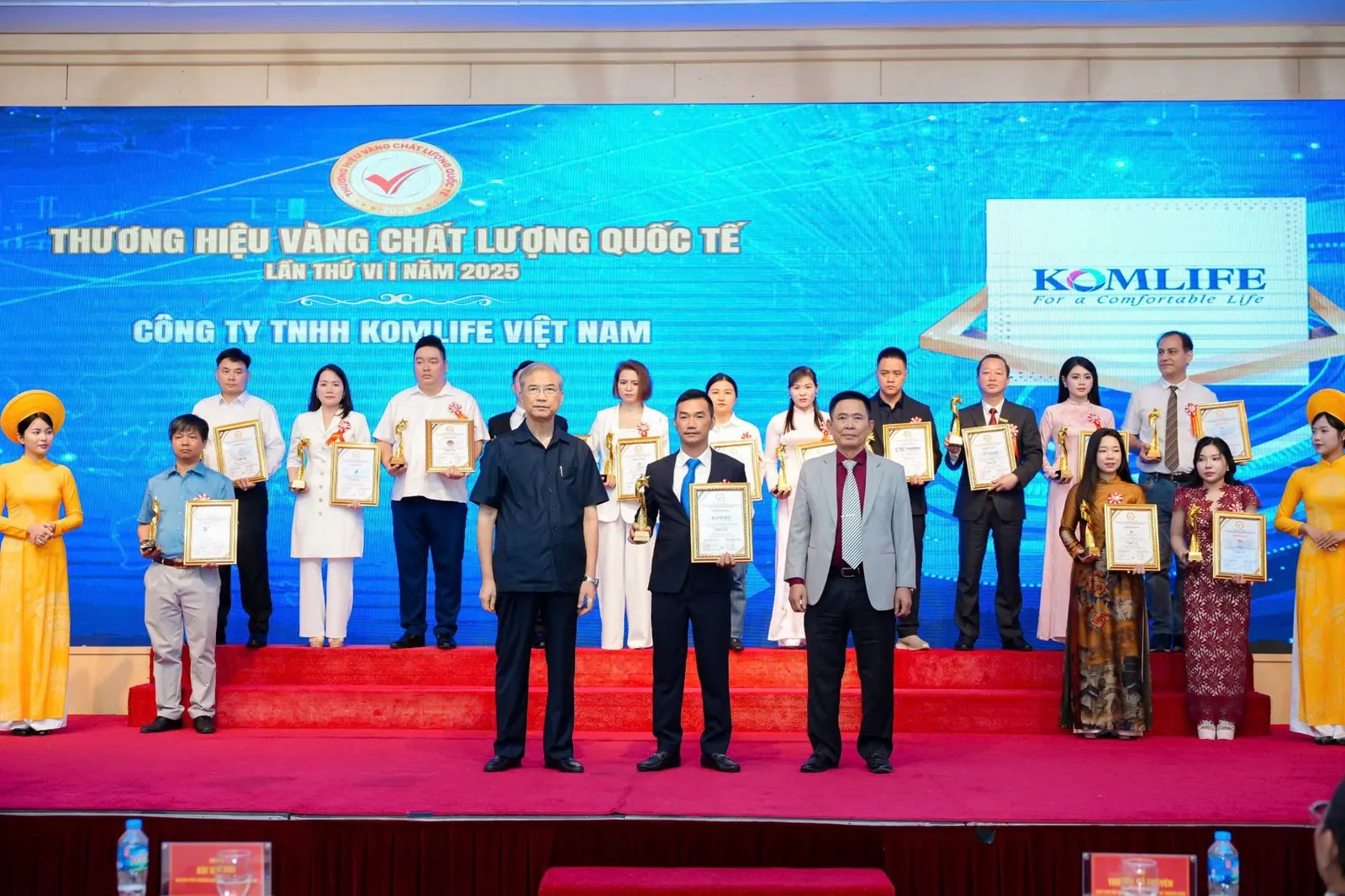 KOMLIFE VIỆT NAM VINH DỰ NHẬN GIẢI THƯƠNG HIỆU VÀNG CHẤT LƯỢNG QUỐC TẾ 2025